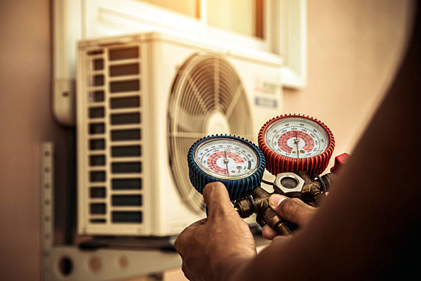 Professional Hvac technician working in Hiwasse, AR
